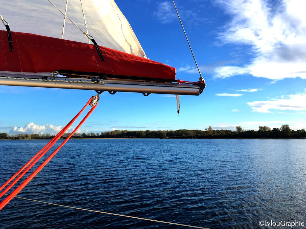 Bateau lac voile